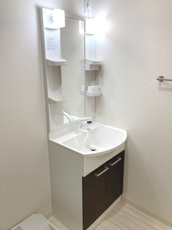 フジパレス阪急神崎川南Ⅰ番館の独立洗面台