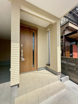 【エントランス】 | ファミリエ如是C棟