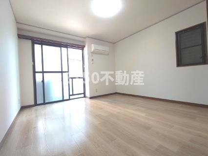 青木ビルの居間・リビング