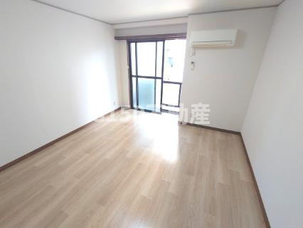 青木ビルの居間・リビング