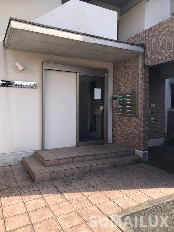 熊本市南区出仲間８丁目の賃貸マンションのエントランス