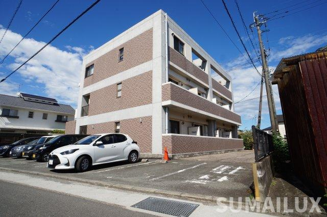 熊本市南区出仲間８丁目の賃貸マンションの外観