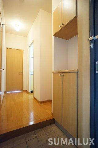 熊本市南区出仲間８丁目の賃貸マンションの玄関
