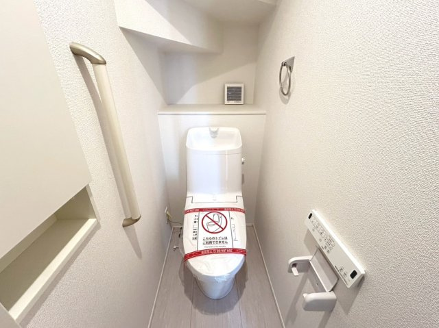 グラファーレ　一宮市大和町氏永　全3区画分譲のトイレ|節水省エネ仕様の暖房便座付きシャワートイレです。