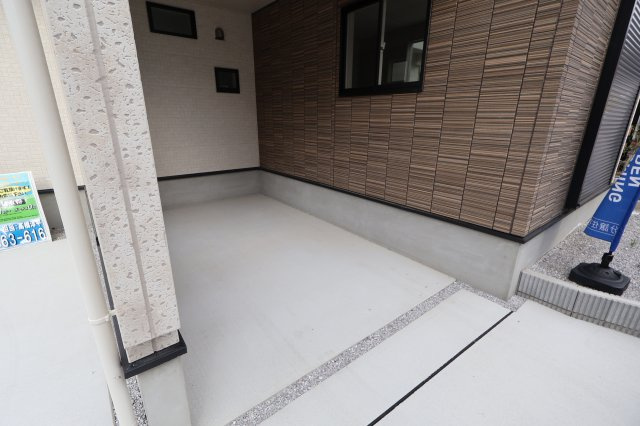 《仲介手数料無料》岩槻区大字岩槻5273-19(全1戸)新築一戸建てブルーミングガーデンの駐車場|撮影日 　2025年11月6日 14:15 曇り