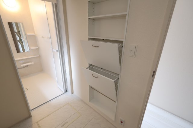 《仲介手数料無料》岩槻区大字岩槻5273-19(全1戸)新築一戸建てブルーミングガーデンのランドリースペース|撮影日 　2025年11月6日 14:15 曇り