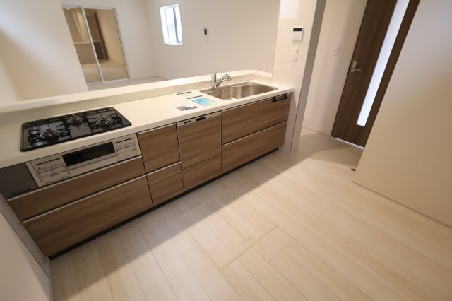 《仲介手数料無料》岩槻区大字岩槻5273-19(全1戸)新築一戸建てブルーミングガーデンのキッチン|撮影日 　2025年11月6日 14:15 曇り