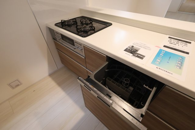 《仲介手数料無料》岩槻区大字岩槻5273-19(全1戸)新築一戸建てブルーミングガーデンのキッチン|撮影日 　2025年11月6日 14:15 曇り