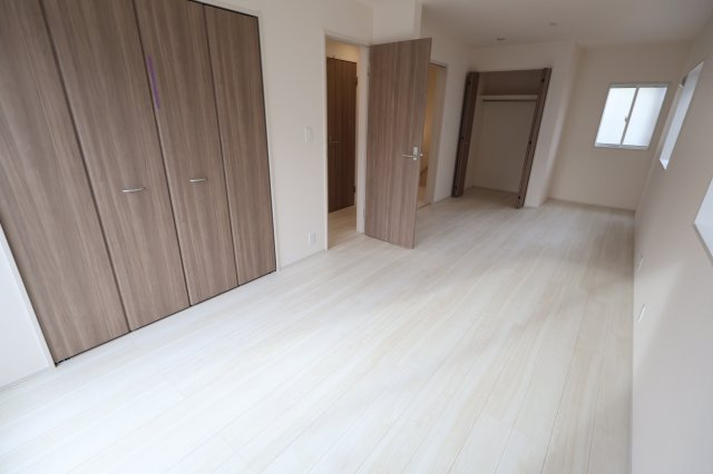 《仲介手数料無料》岩槻区大字岩槻5273-19(全1戸)新築一戸建てブルーミングガーデンの洋室|撮影日 　2025年11月6日 14:15 曇り