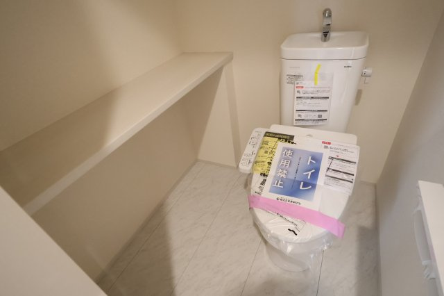 《仲介手数料無料》岩槻区大字岩槻5273-19(全1戸)新築一戸建てブルーミングガーデンのトイレ|撮影日 　2025年11月6日 14:15 曇り