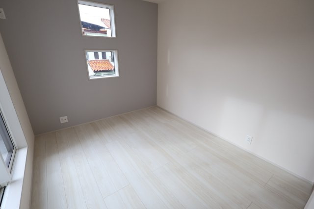《仲介手数料無料》岩槻区大字岩槻5273-19(全1戸)新築一戸建てブルーミングガーデンの洋室|撮影日 　2025年11月6日 14:15 曇り