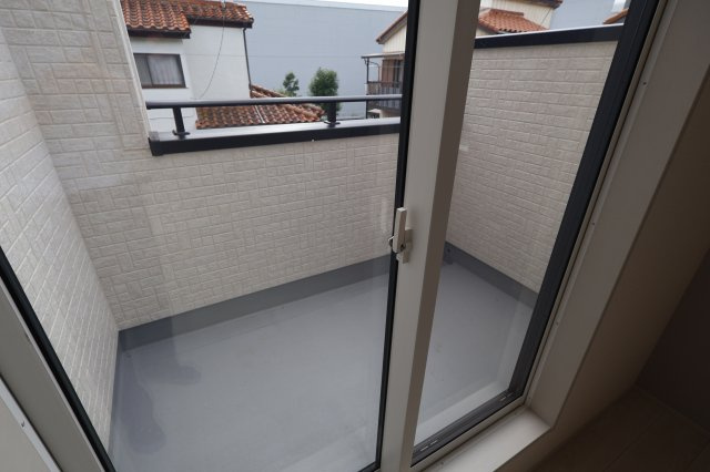 《仲介手数料無料》岩槻区大字岩槻5273-19(全1戸)新築一戸建てブルーミングガーデンのバルコニー|撮影日 　2025年11月6日 14:15 曇り