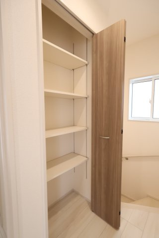 《仲介手数料無料》岩槻区大字岩槻5273-19(全1戸)新築一戸建てブルーミングガーデンの収納|撮影日 　2025年11月6日 14:15 曇り