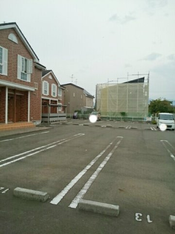 メゾン　ルミエールＢの駐車場