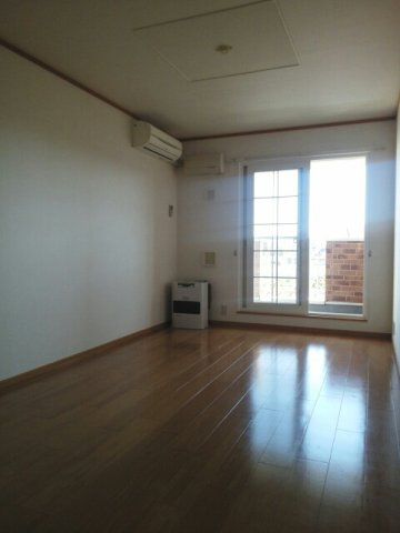 メゾン　ルミエールＢの居間・リビング