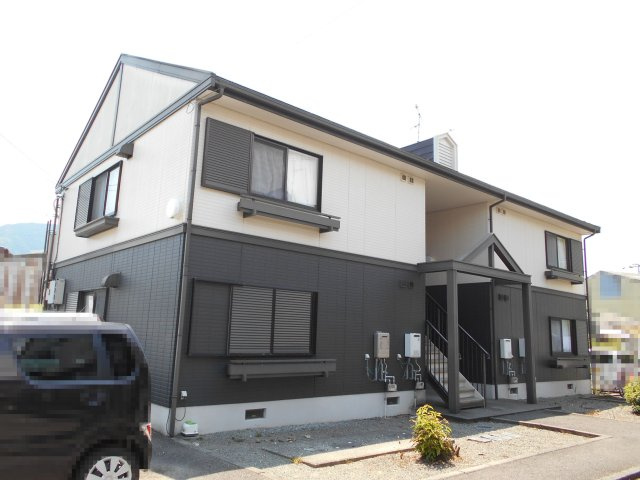 ファミリータウン西川A棟の外観