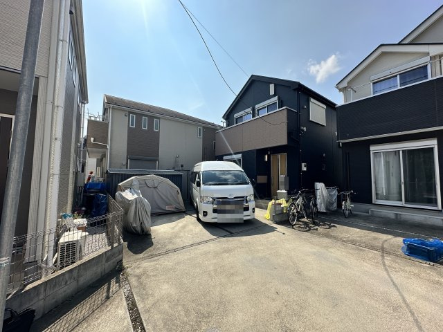 清瀬市旭が丘中古戸建の前面道路含む現地写真