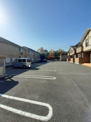 ティーズ・ウィンヒルⅢの駐車場