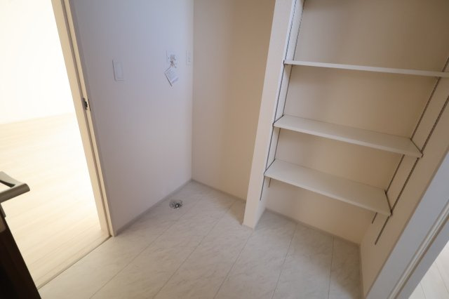 《仲介手数料無料》岩槻区大字南辻32新築一戸建てリーブルガーデンのランドリースペース|撮影日 2025年10月27日 15:00 晴れ