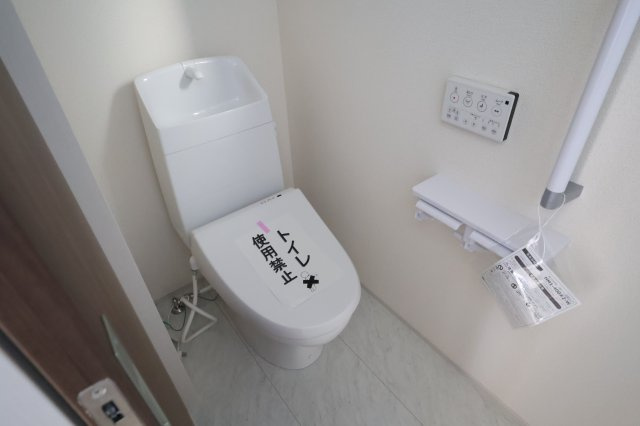 《仲介手数料無料》岩槻区大字南辻32新築一戸建てリーブルガーデンのトイレ|撮影日 2025年10月27日 15:00 晴れ