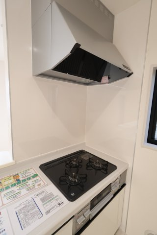 《仲介手数料無料》岩槻区大字南辻32新築一戸建てリーブルガーデンのキッチン|撮影日 2025年10月27日 15:00 晴れ