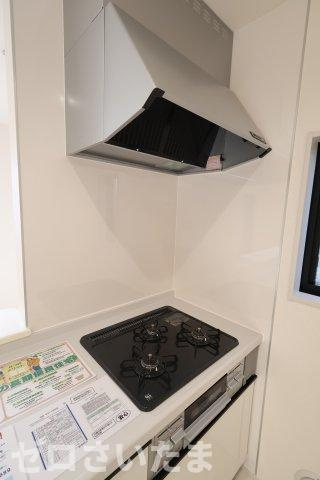 《仲介手数料無料》岩槻区大字南辻32新築一戸建てリーブルガーデンのキッチン|撮影日 2025年10月27日 15:00 晴れ