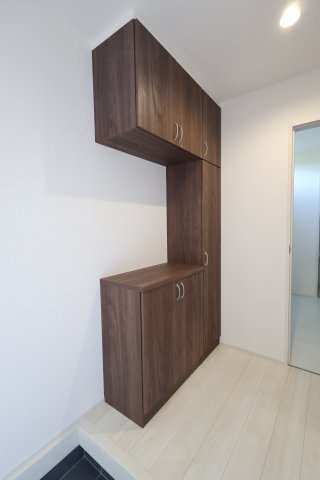 《仲介手数料無料》岩槻区大字南辻32新築一戸建てリーブルガーデンの玄関|撮影日 2025年10月27日 15:00 晴れ