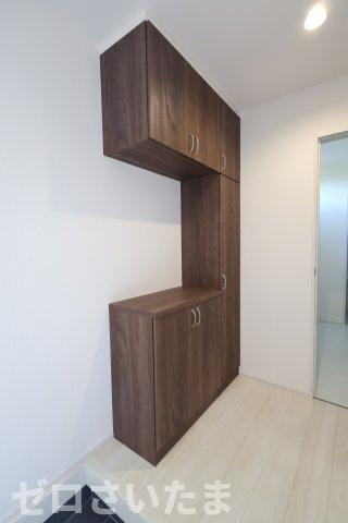 《仲介手数料無料》岩槻区大字南辻32新築一戸建てリーブルガーデンの玄関|撮影日 2025年10月27日 15:00 晴れ