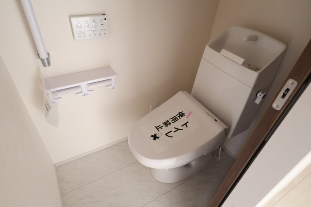 《仲介手数料無料》岩槻区大字南辻32新築一戸建てリーブルガーデンのトイレ|撮影日 2025年10月27日 15:00 晴れ