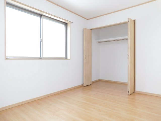 名古屋市中村区野上町の中古一戸建の洋室|◇洋室◇　　明るい洋室約５．６帖　全居室収納完備♪