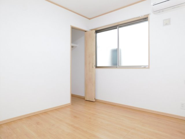 名古屋市中村区野上町の中古一戸建の洋室|◇洋室◇　　明るい洋室約４．０帖　全居室収納完備♪