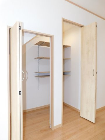 名古屋市中村区野上町の中古一戸建の収納|◇リビング収納◇　　可動棚付きで、リビングの荷物や日用品のストックなど大容量収納できます♪