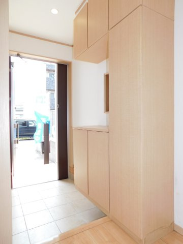 名古屋市中村区野上町の中古一戸建の玄関|◇玄関収納◇　　大容量の玄関収納付き♪　家族の靴などをしっかりと収納できます！