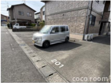 グランシャリオⅢの駐車場