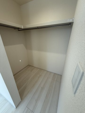 リーブルガーデンＳ前橋南町　１号棟の収納|2階洋室➀収納、ウオークインクローゼットです。
