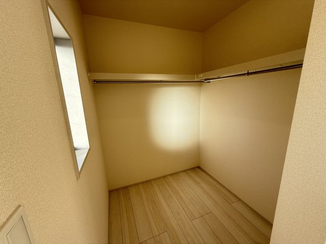 リーブルガーデンＳ前橋南町　１号棟の収納|2階洋室②収納。ウォークインクローゼットです