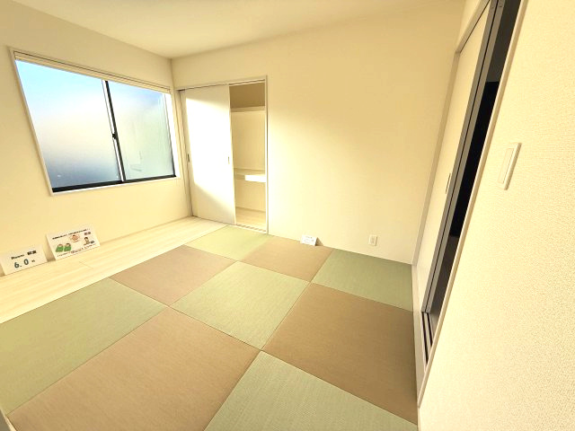 リーブルガーデンＳ前橋南町　１号棟の和室|柔らかい畳が心地よい6帖の和室です。６帖の広さがあるので客間としてもご利用頂けます。