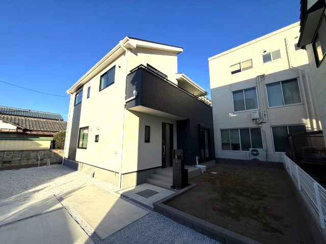 リーブルガーデンＳ前橋南町　１号棟の外観|シンプルな外観です♪
広々した駐車場・お庭付きです。敷地面積60坪超えでゆとりある暮らしを♪