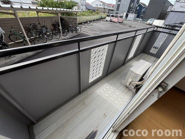 イーストニュータウンＡ棟のバルコニー