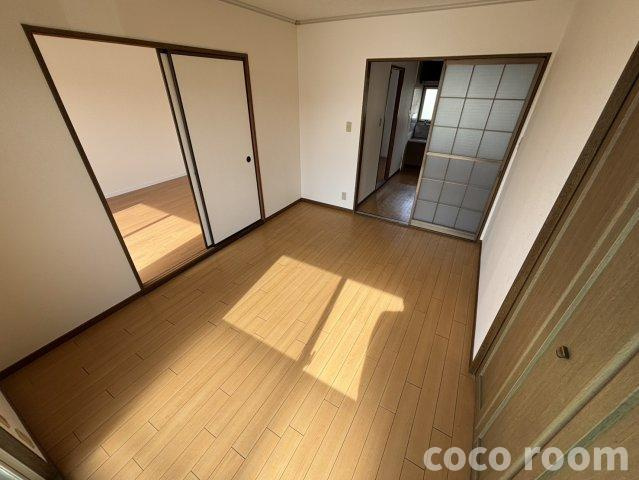 イーストニュータウンＡ棟の居間・リビング