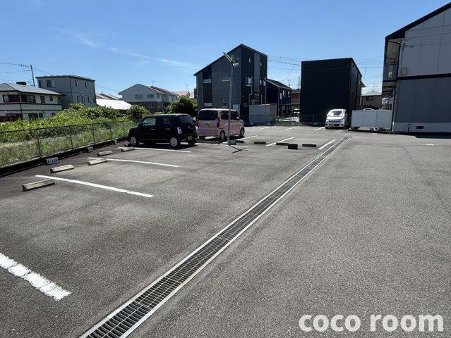 イーストニュータウンＡ棟の駐車場