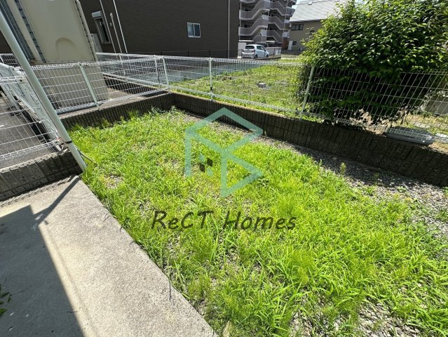 姫路市北条永良町の賃貸マンションの庭