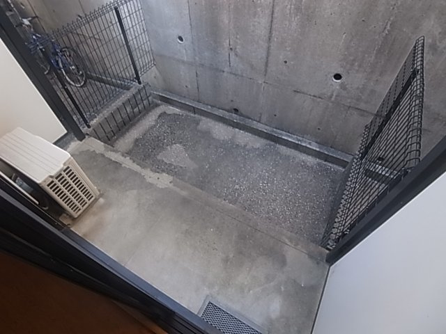 神戸市須磨区南落合１丁目のアパートのバルコニー