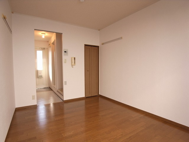 神戸市須磨区南落合１丁目のアパートの居間・リビング|室内