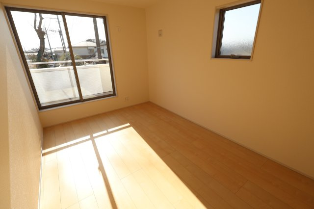 《仲介手数料無料》岩槻区大字平林寺589新築一戸建てリーブルガーデンの洋室