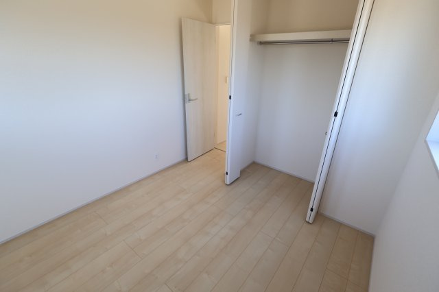 《仲介手数料無料》岩槻区大字平林寺589新築一戸建てリーブルガーデンの洋室