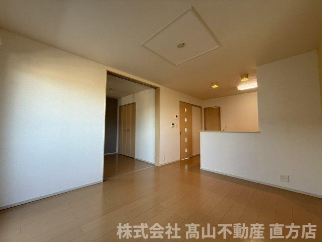 メゾン　フロージュⅡの居間・リビング