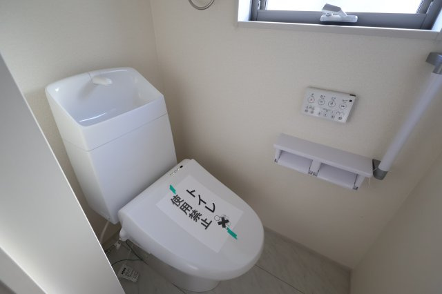 《仲介手数料無料》岩槻区大字平林寺589新築一戸建てリーブルガーデンのトイレ