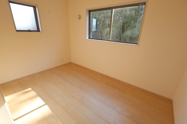 《仲介手数料無料》岩槻区大字平林寺589新築一戸建てリーブルガーデンの洋室