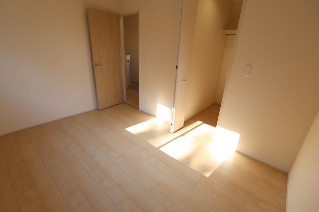 《仲介手数料無料》岩槻区大字平林寺589新築一戸建てリーブルガーデンの洋室